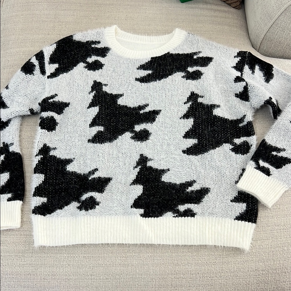 2/$15 NWOT Black and White Christmas Tree Patterned Women's Sweater